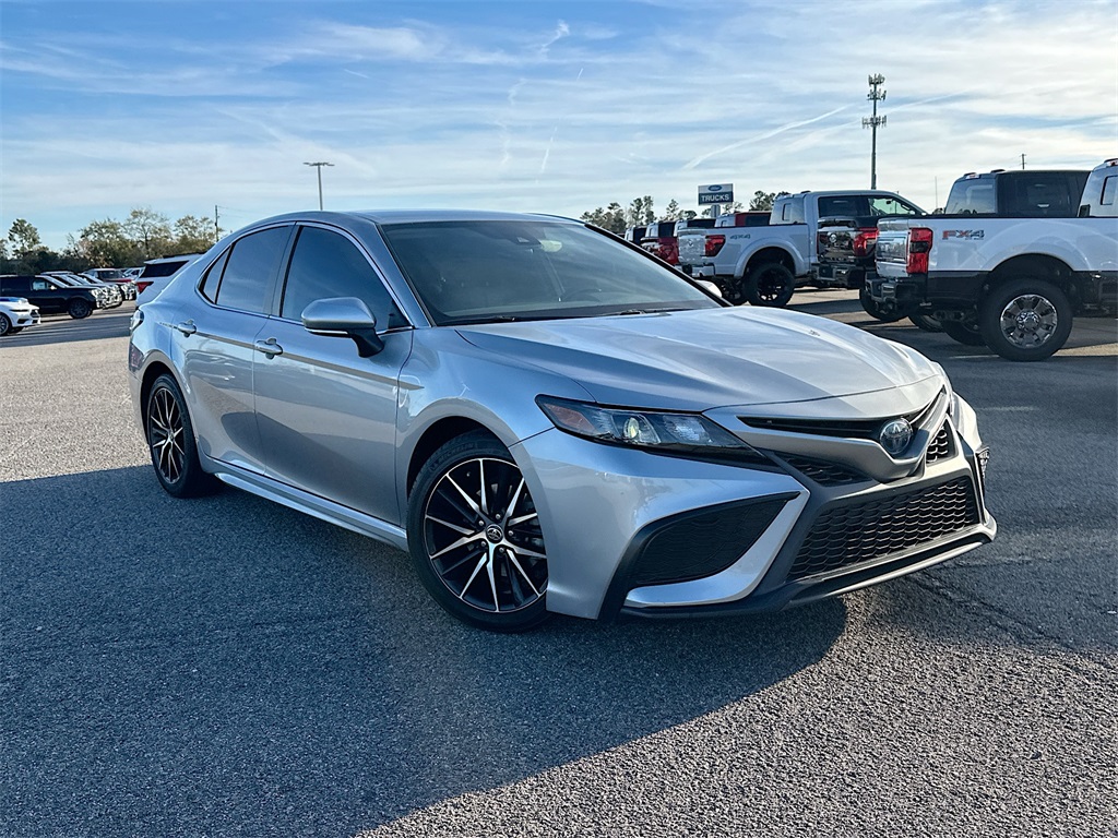 2022 Toyota Camry Hybrid 