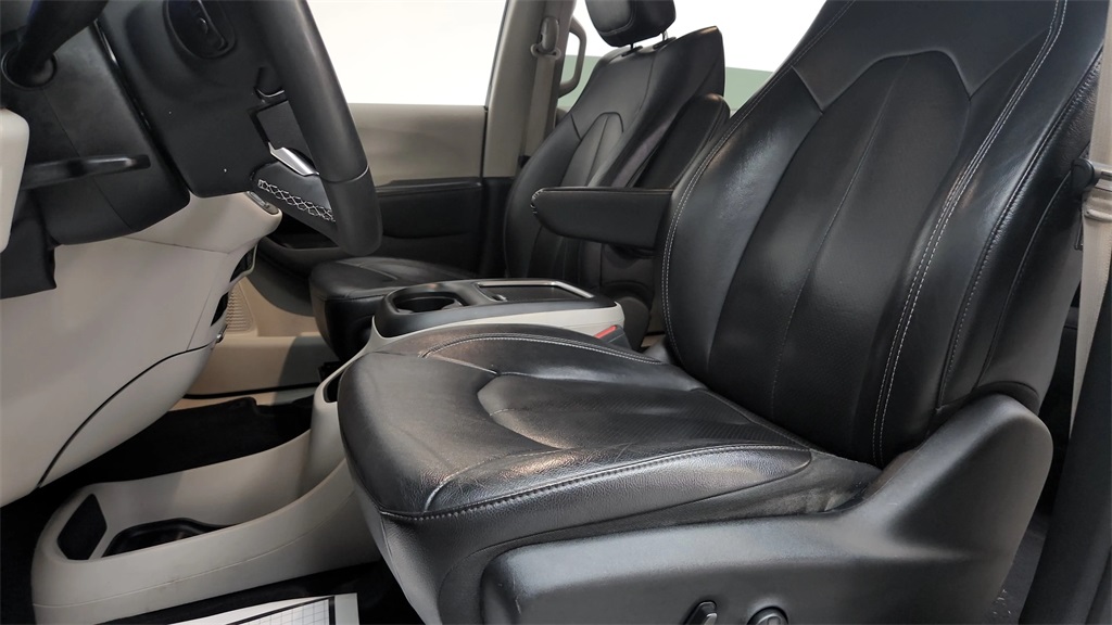 2022 Chrysler Pacifica Touring L - 10