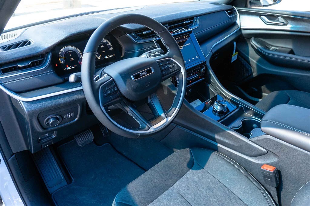 New Car 2025 Jeep Grand Cherokee L  Laredo For Sale Under $40,000 In San Marcos, Texas