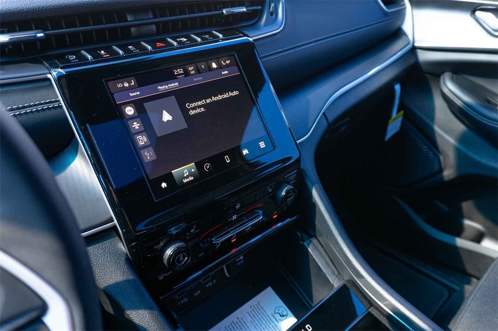 New Car 2025 Jeep Grand Cherokee L  Laredo For Sale Under $40,000 In San Marcos, Texas