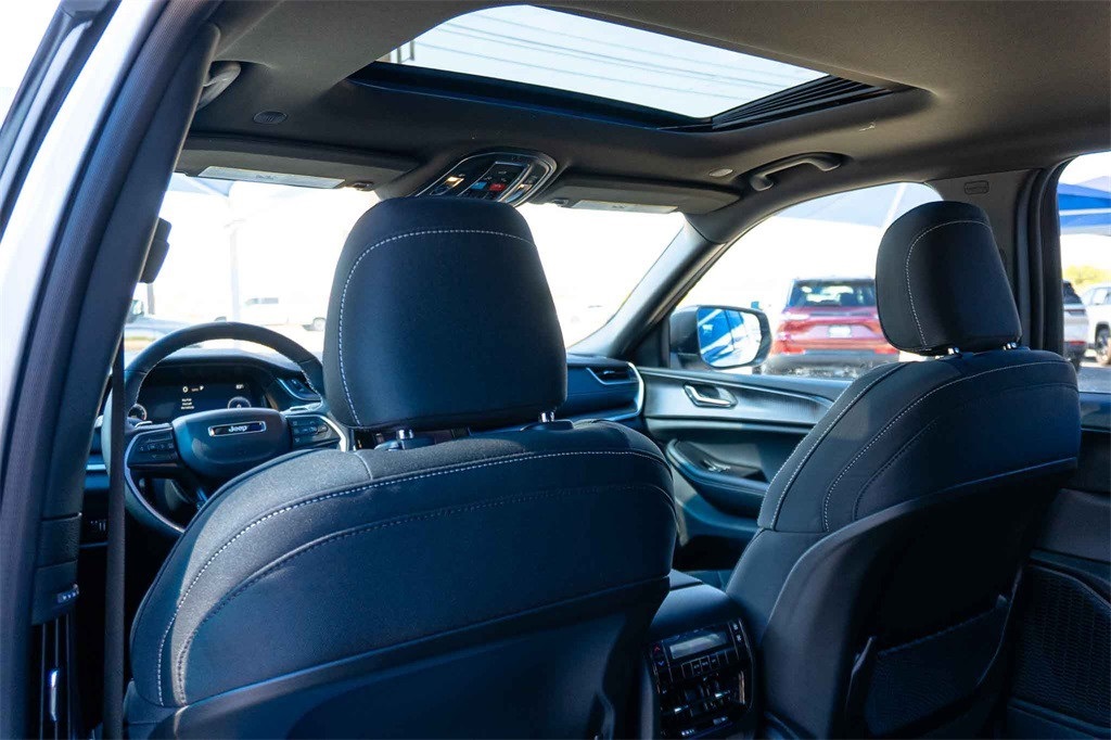 New Car 2025 Jeep Grand Cherokee L  Laredo For Sale Under $40,000 In San Marcos, Texas