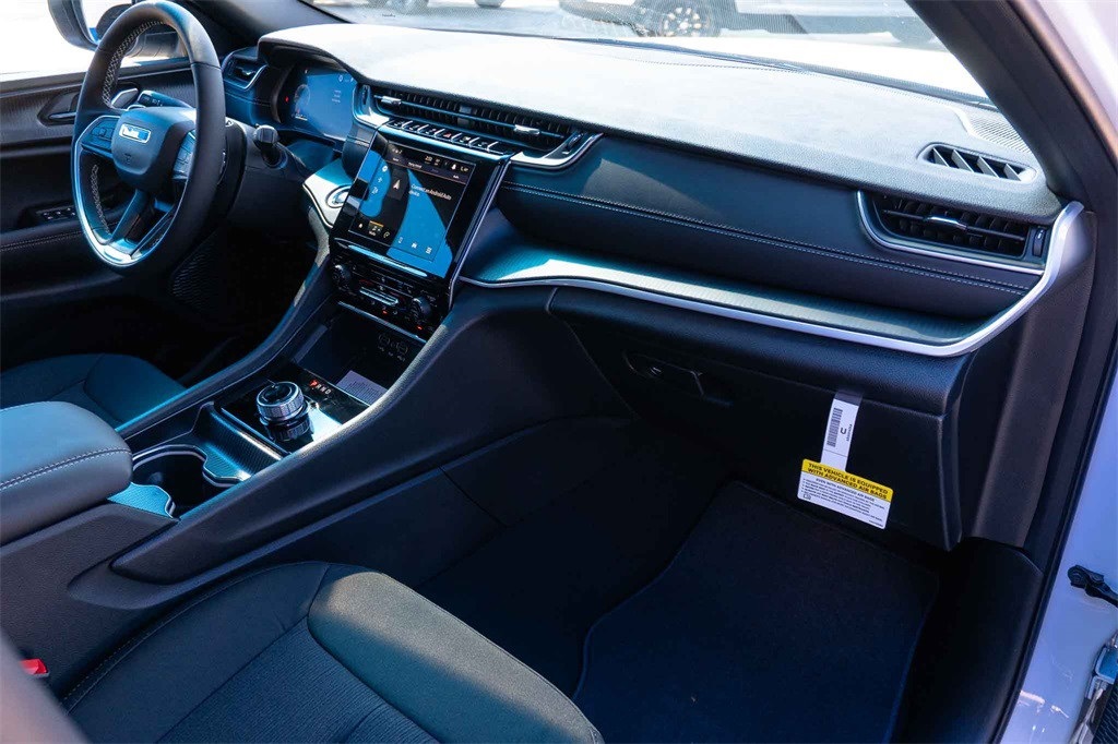 New Car 2025 Jeep Grand Cherokee L  Laredo For Sale Under $40,000 In San Marcos, Texas