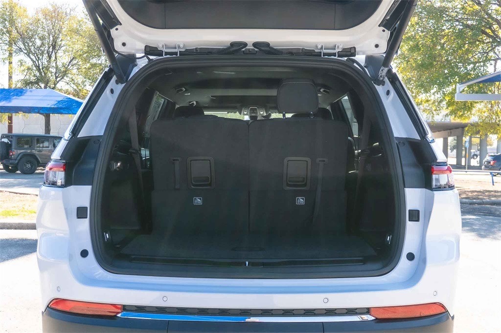 New Car 2025 Jeep Grand Cherokee L  Laredo For Sale Under $40,000 In San Marcos, Texas