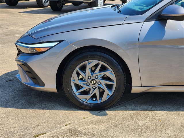 2024 Hyundai Elantra Hybrid Blue - 7