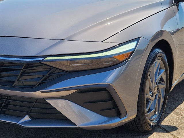 2024 Hyundai Elantra Hybrid Blue - 8