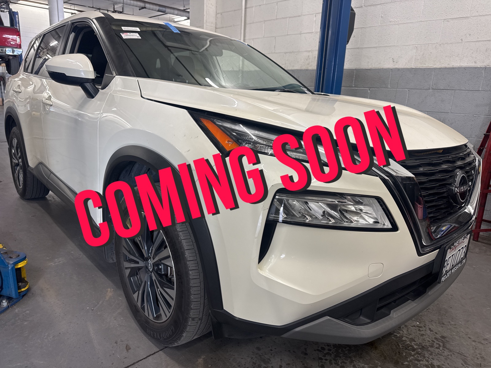 2023 Nissan Rogue SV's photo