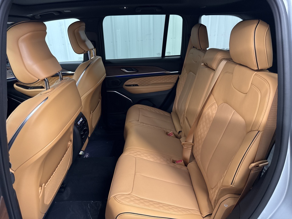 2025 Jeep Grand Cherokee Summit - 11