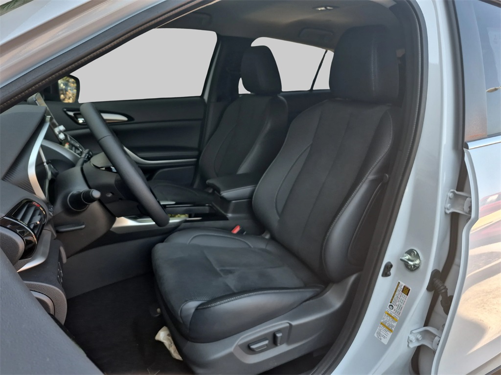 2025 Mitsubishi Eclipse Cross SE White at North Houston Mitsubishi