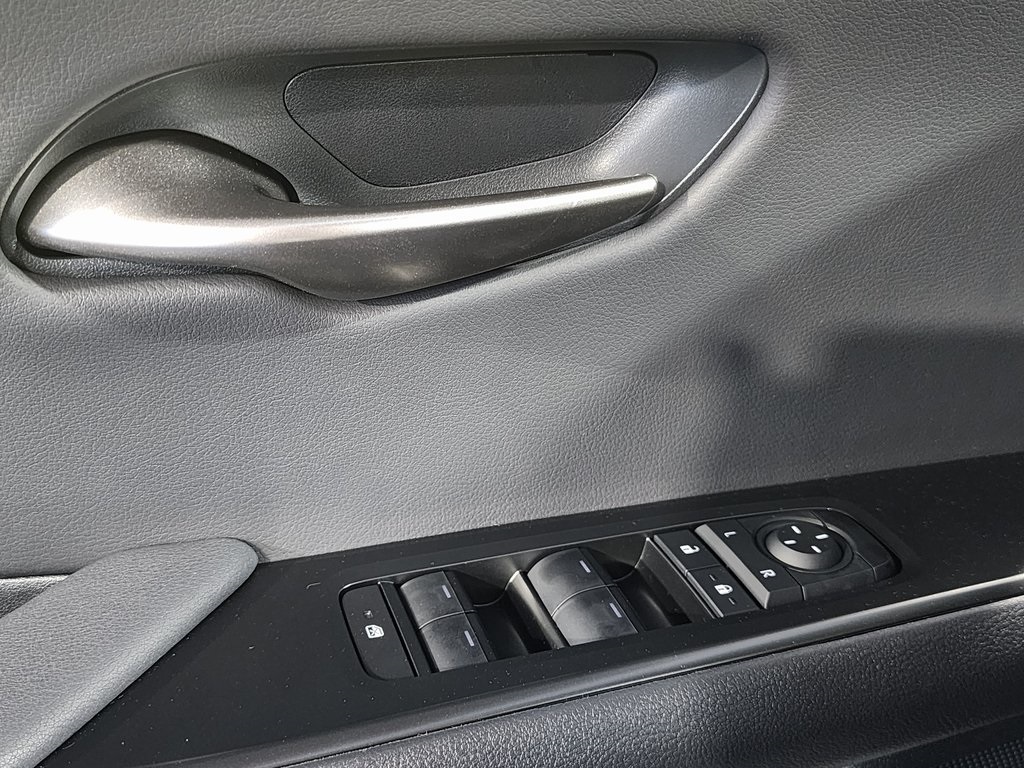 Thumbnail: 2025 Lexus UX - 13