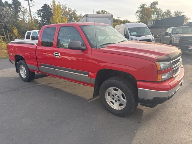 2006 Chevrolet Silverado 1500 LT photo 3