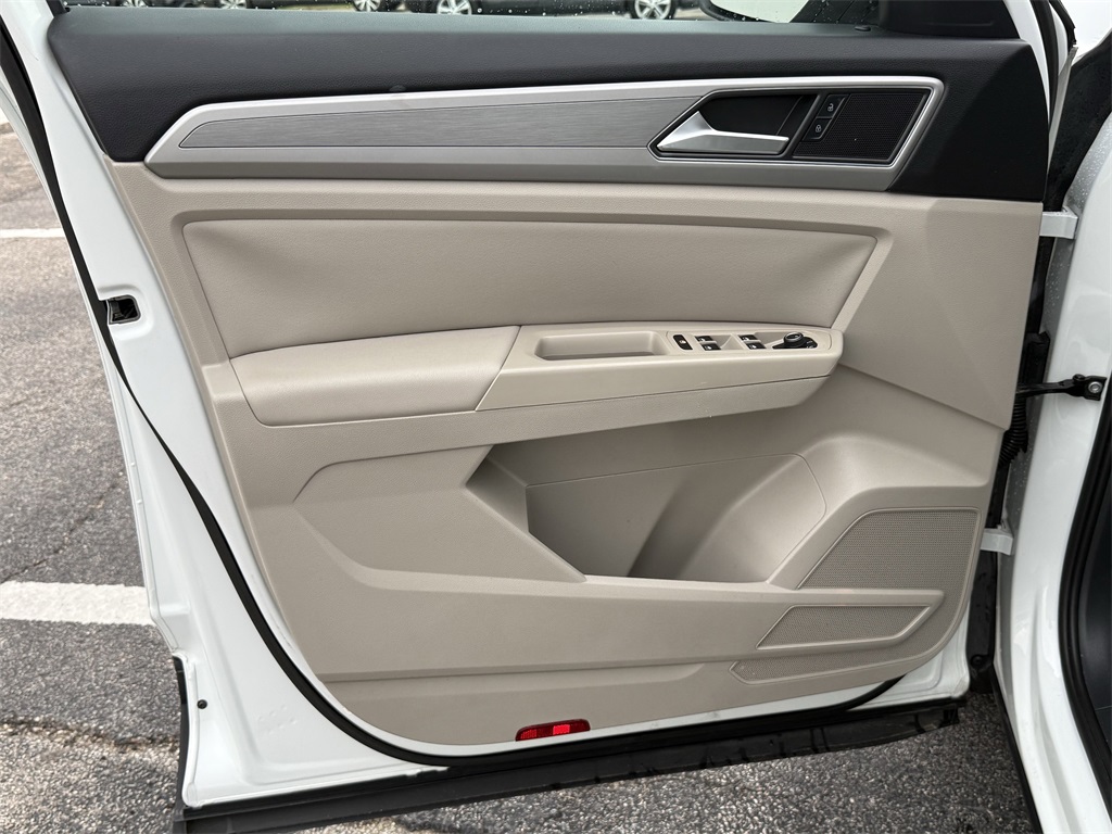 2018 Volkswagen Atlas 2.0T SE White at DeMontrond Auto Country