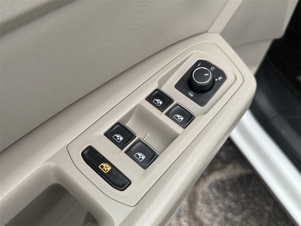 2018 Volkswagen Atlas 2.0T SE White at DeMontrond Auto Country