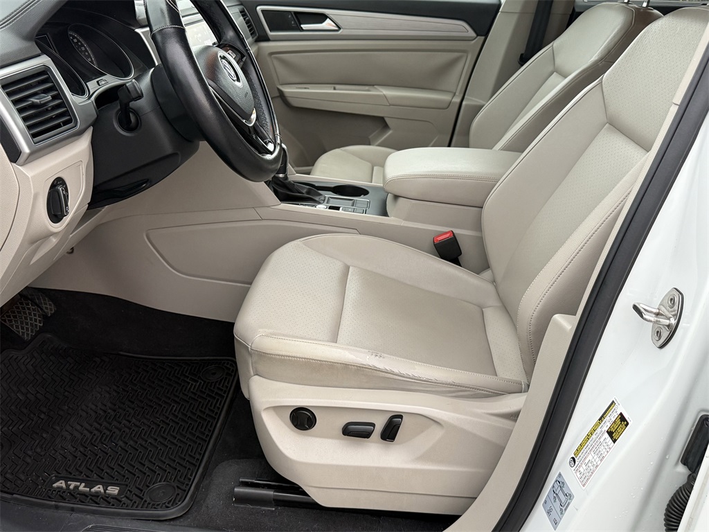 2018 Volkswagen Atlas 2.0T SE White at DeMontrond Auto Country