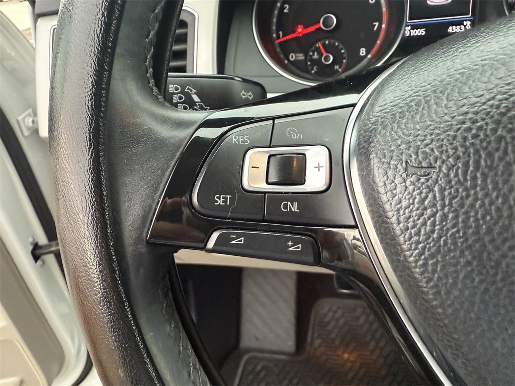 2018 Volkswagen Atlas 2.0T SE White at DeMontrond Auto Country