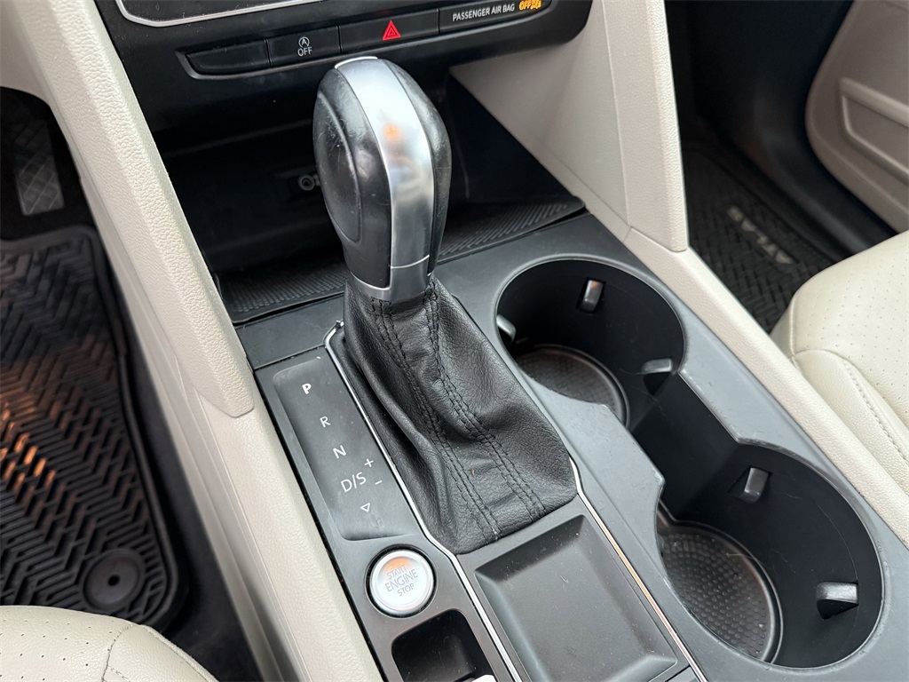 2018 Volkswagen Atlas 2.0T SE White at DeMontrond Auto Country