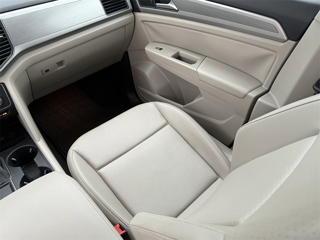 2018 Volkswagen Atlas 2.0T SE White at DeMontrond Auto Country