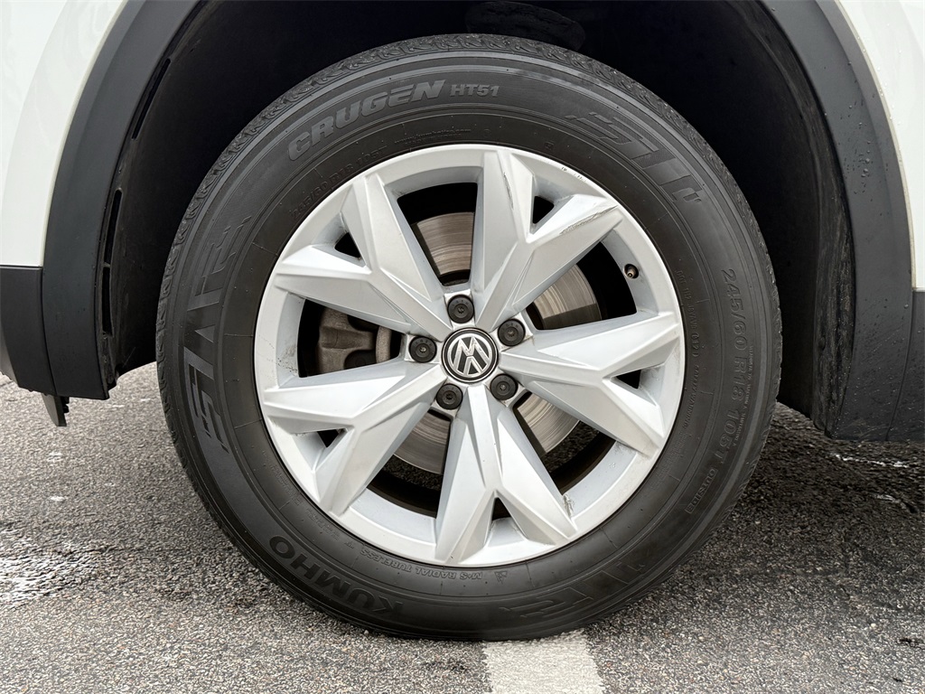 2018 Volkswagen Atlas 2.0T SE White at DeMontrond Auto Country