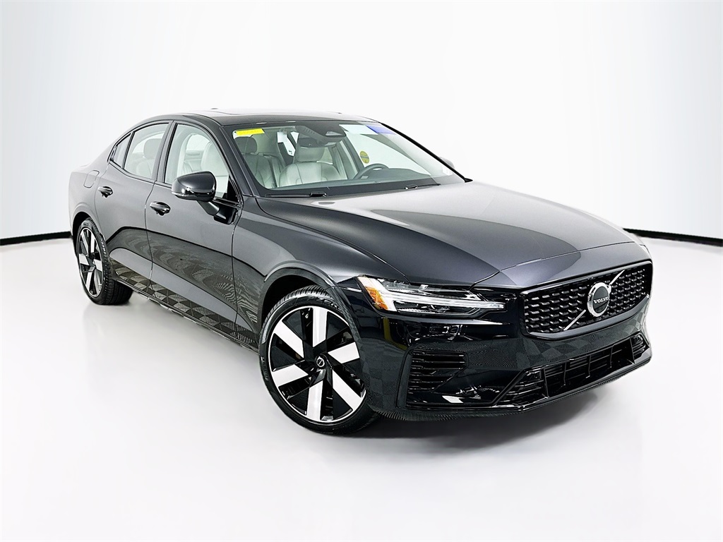 2024 Volvo S60 Recharge Plug-In Hybrid T8 Core Dark Theme
