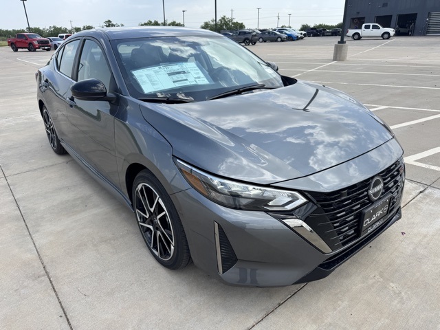 2025 Nissan Sentra SR's photo