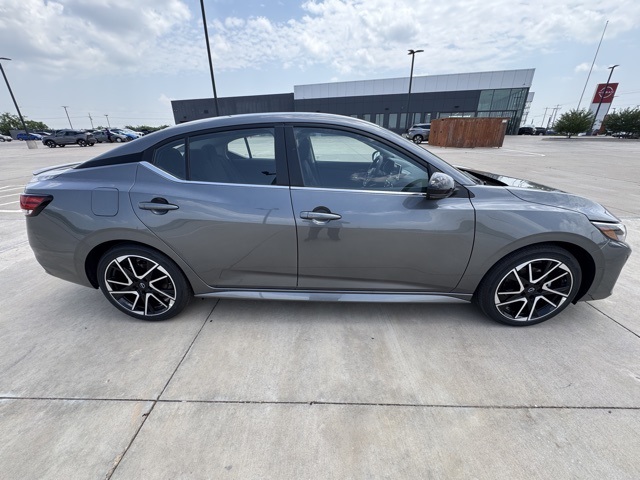 2025 Nissan Sentra SR photo 2