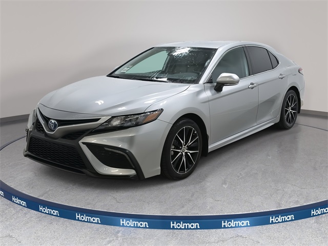 2022 Toyota Camry Hybrid SE FWD