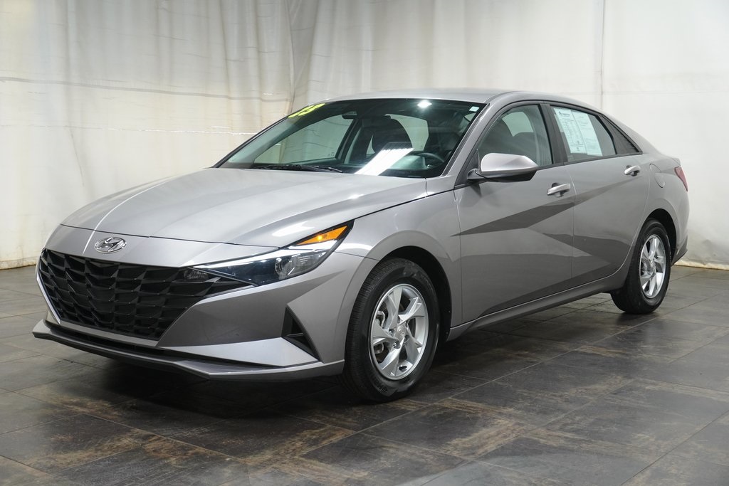 Used 2023 Hyundai Elantra SE with VIN KMHLL4AG3PU606799 for sale in Boardman, OH