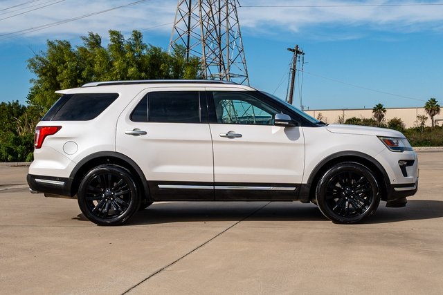 2018 Ford Explorer Platinum White at Autostrade