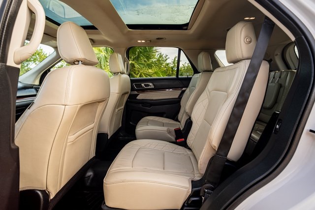 2018 Ford Explorer Platinum White at Autostrade