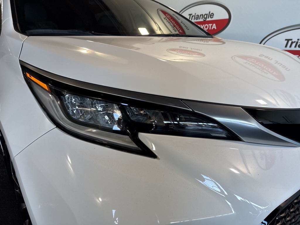 Thumbnail: 2021 Toyota Sienna - 12