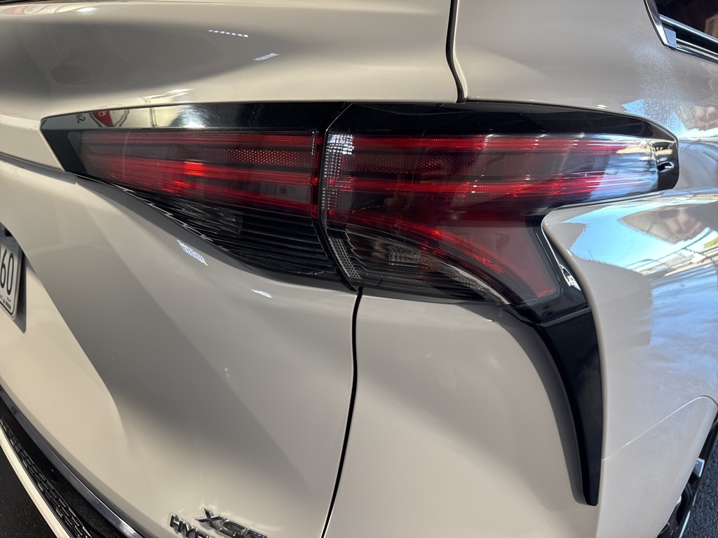 Thumbnail: 2021 Toyota Sienna - 17