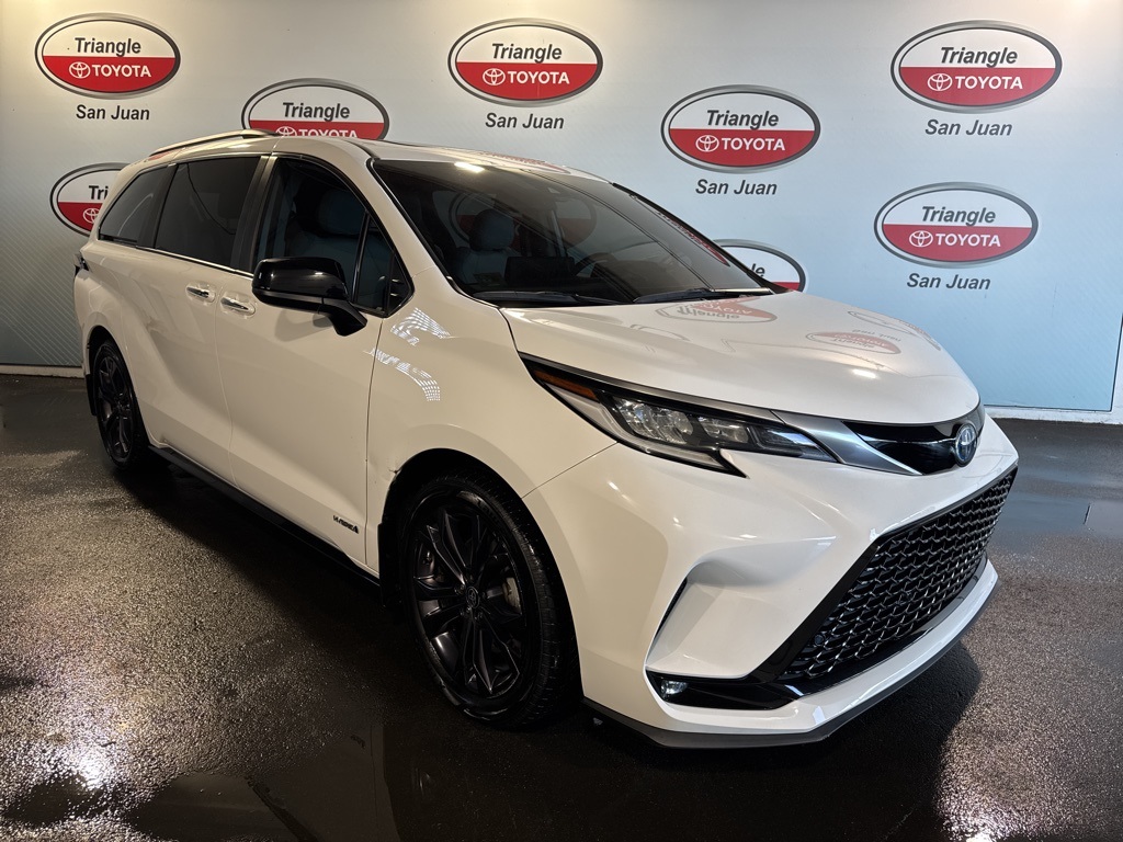 Thumbnail: 2021 Toyota Sienna - 3