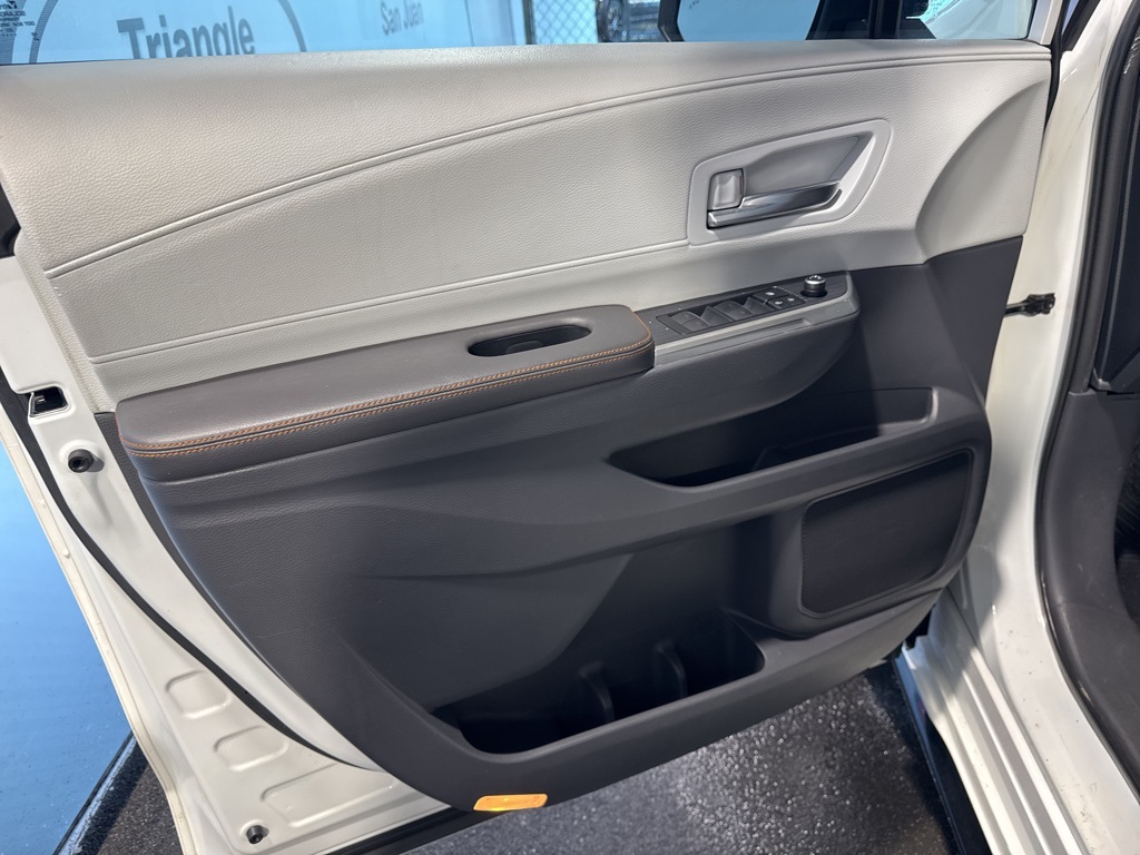 Thumbnail: 2021 Toyota Sienna - 31