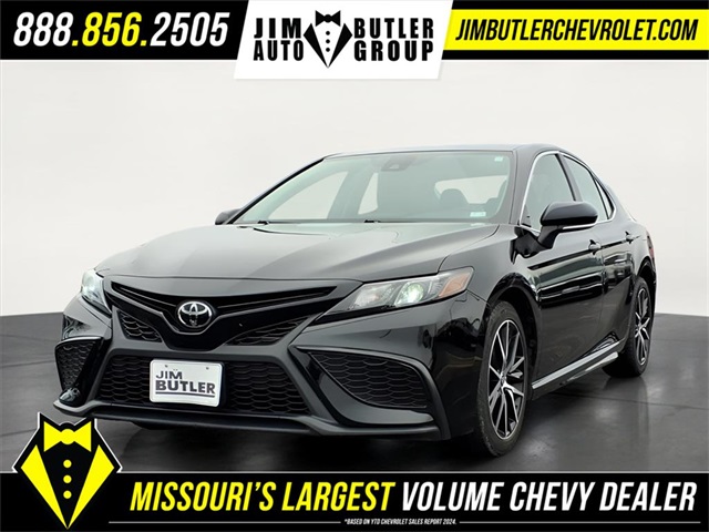 2023 Toyota Camry SE's photo