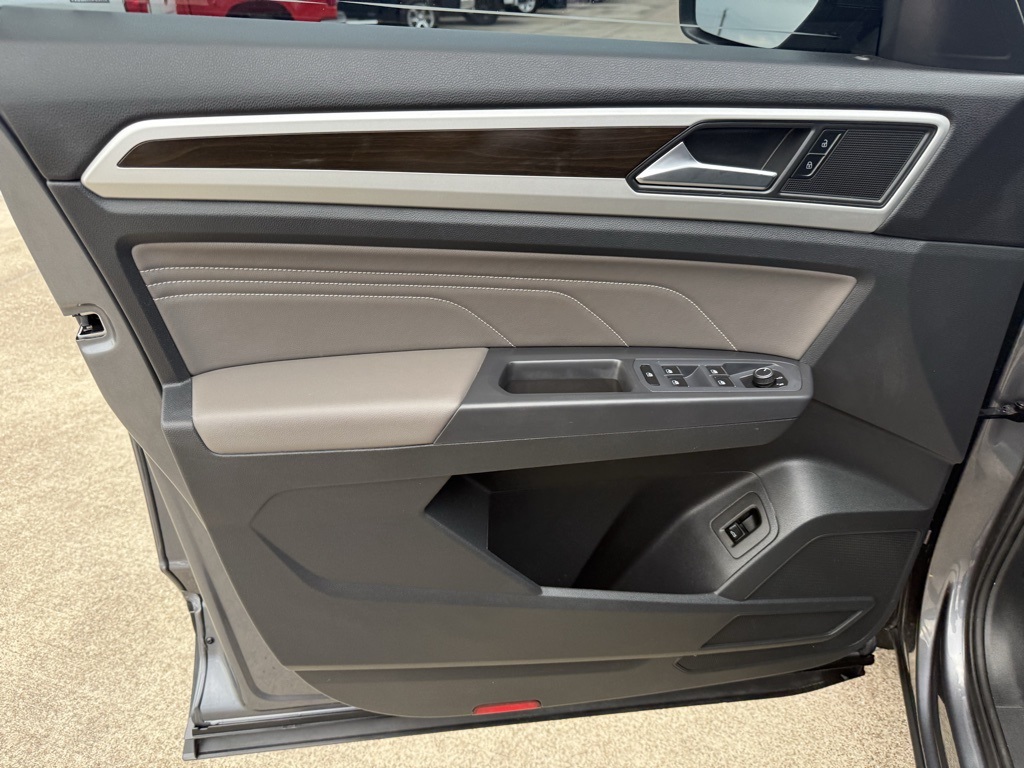 2021 Volkswagen Atlas 3.6L V6 SE w/Technology Gray at River Oaks CDJR