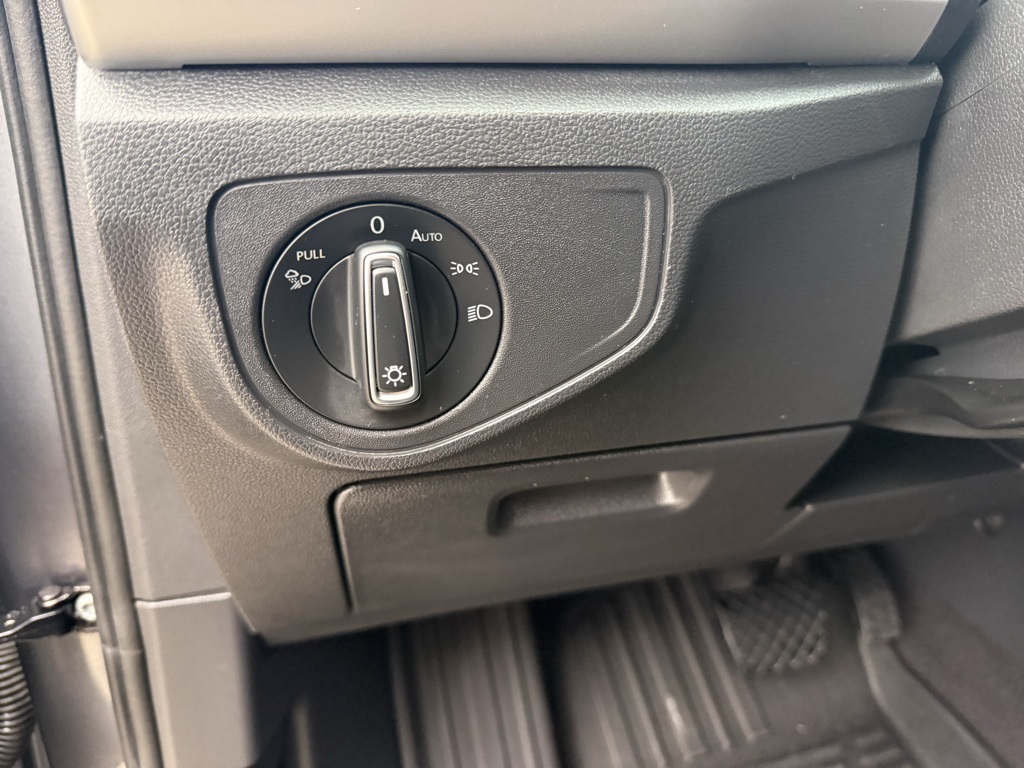 2021 Volkswagen Atlas 3.6L V6 SE w/Technology Gray at River Oaks CDJR