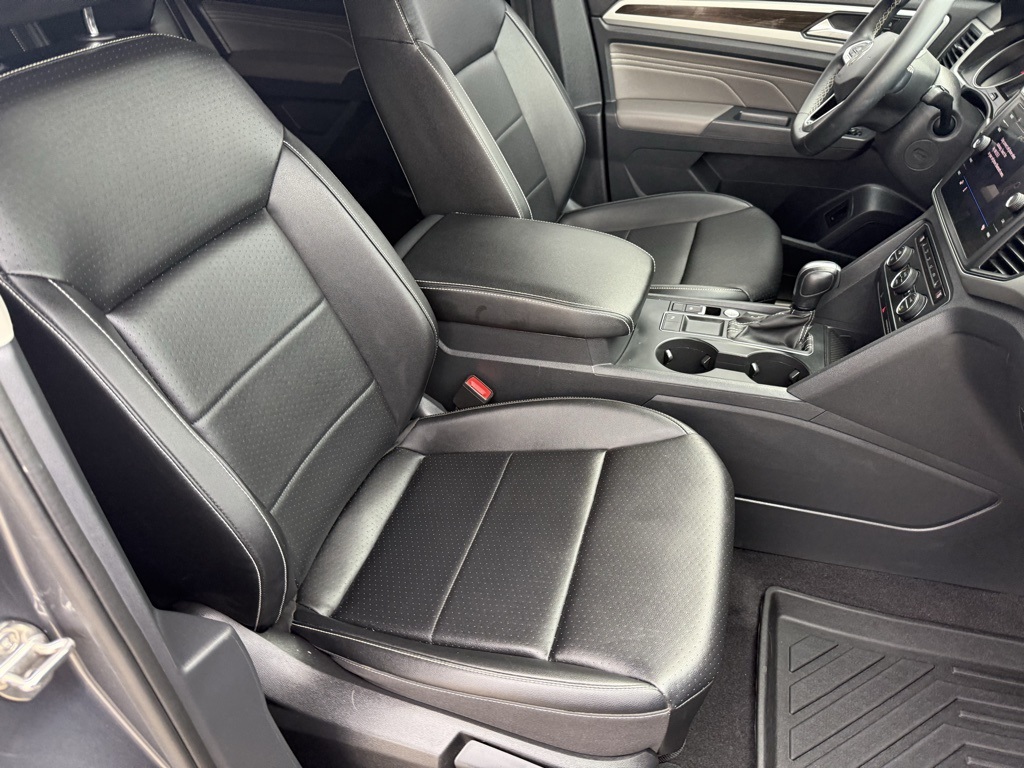2021 Volkswagen Atlas 3.6L V6 SE w/Technology Gray at River Oaks CDJR