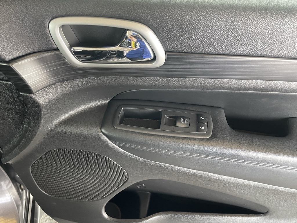 Thumbnail: 2019 Jeep Grand Cherokee - 23