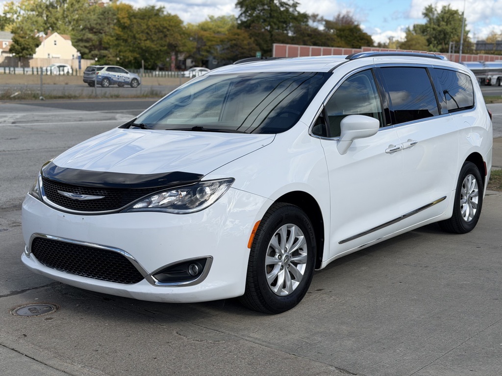 2018 Chrysler Pacifica Touring L's photo