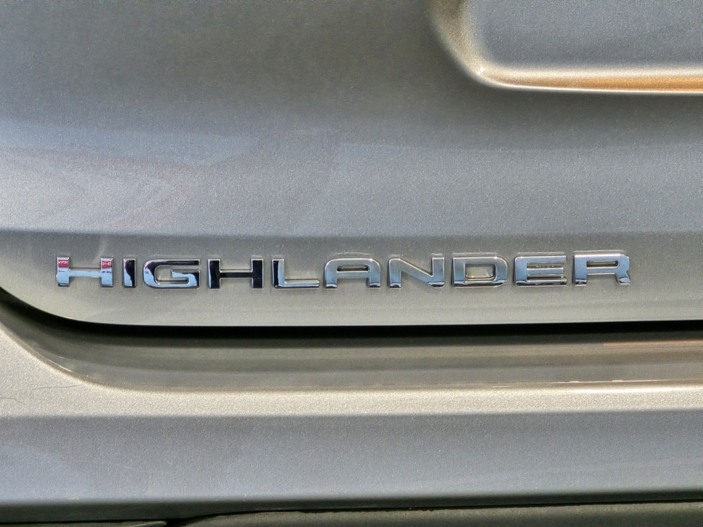 Thumbnail: 2023 Toyota Highlander - 11