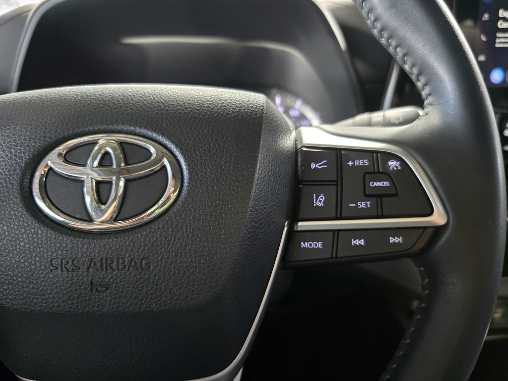 Thumbnail: 2023 Toyota Highlander - 17