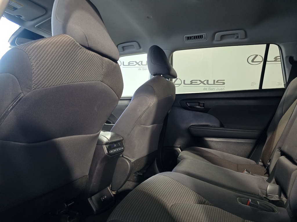 Thumbnail: 2023 Toyota Highlander - 27