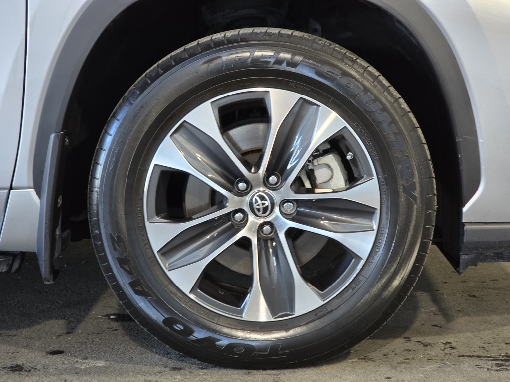 Thumbnail: 2023 Toyota Highlander - 4