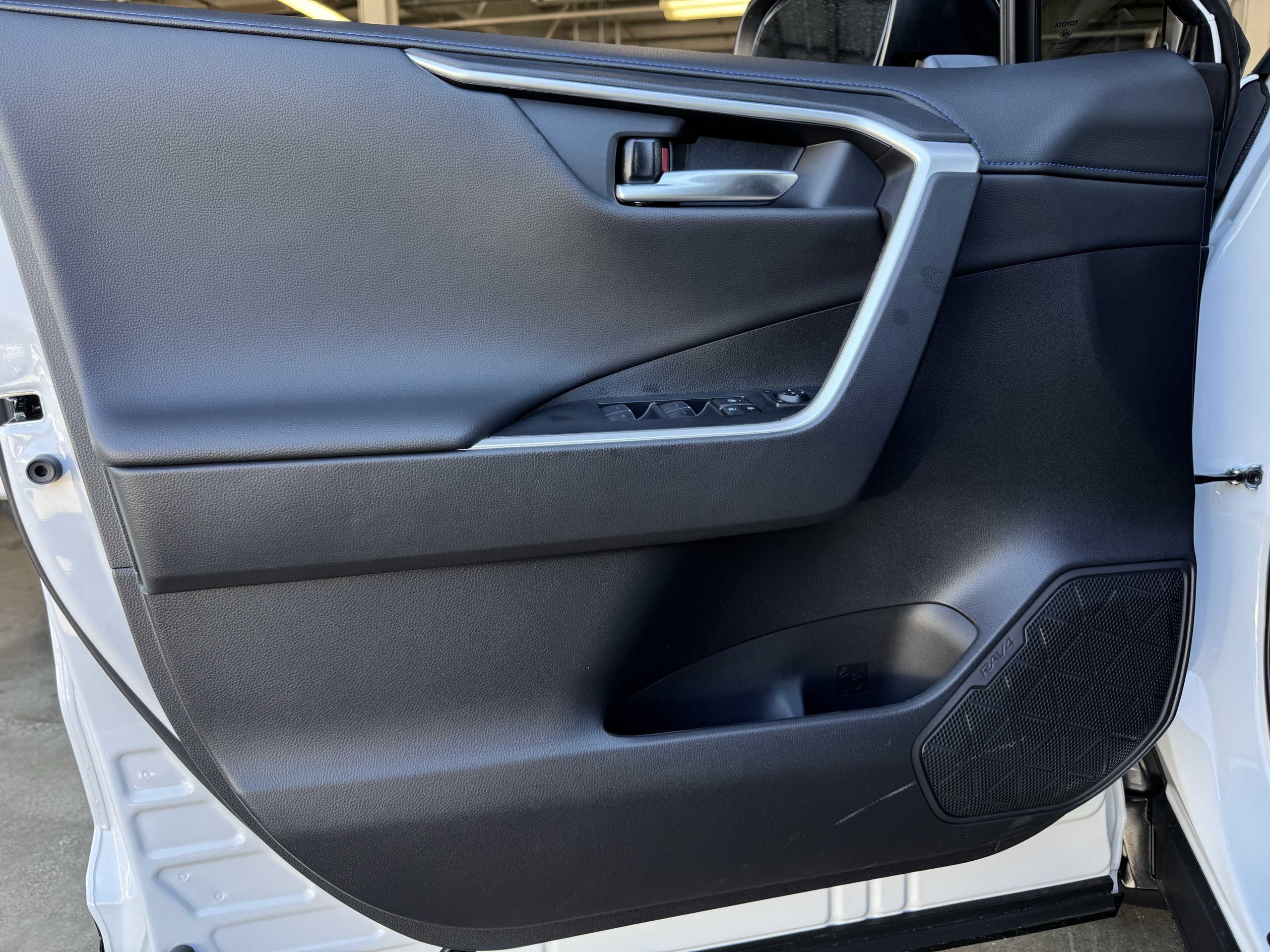 2025 Toyota RAV4 Hybrid XSE Off-white at Community Toyota