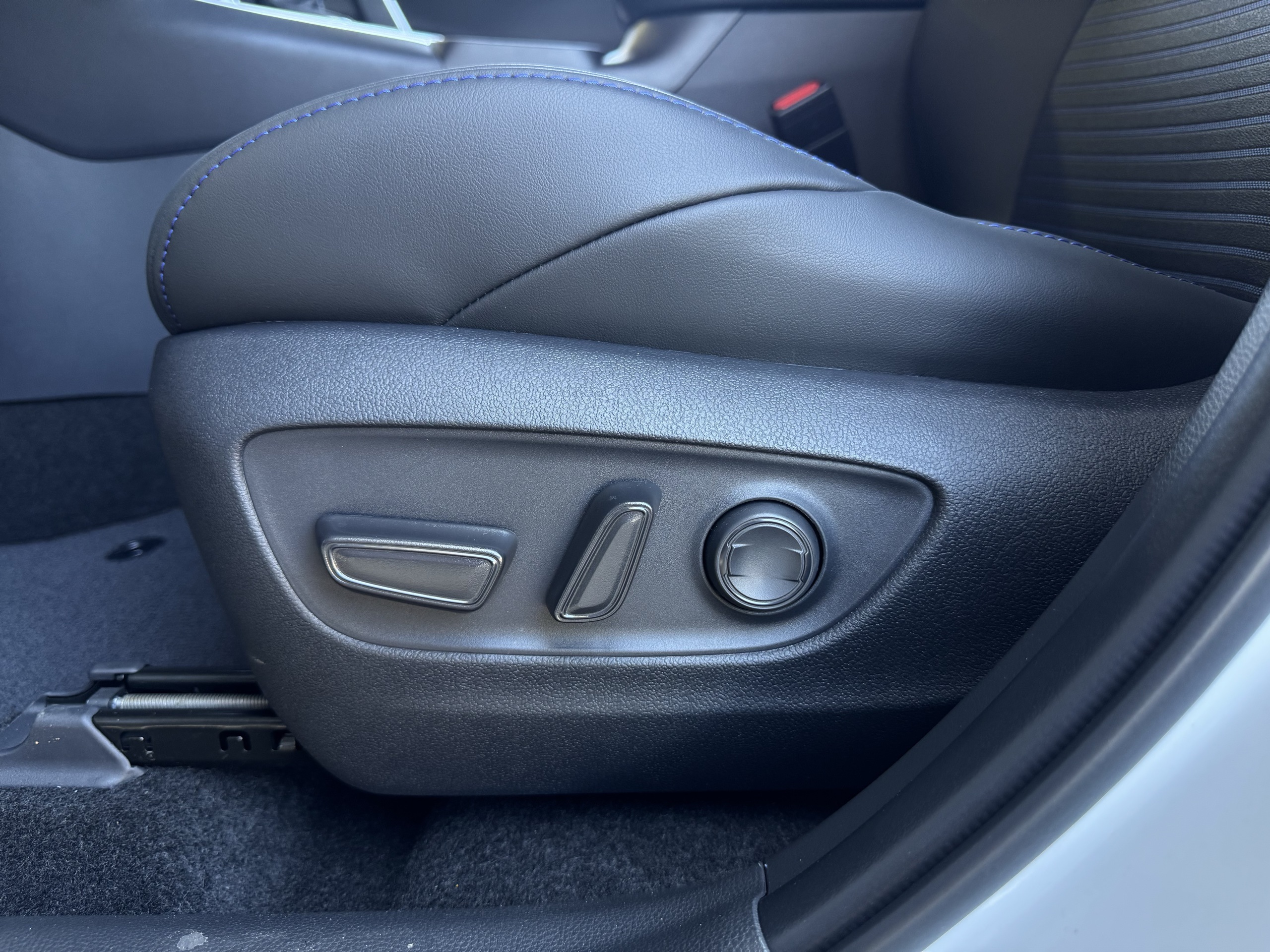 2025 Toyota RAV4 Hybrid XSE Off-white at Community Toyota