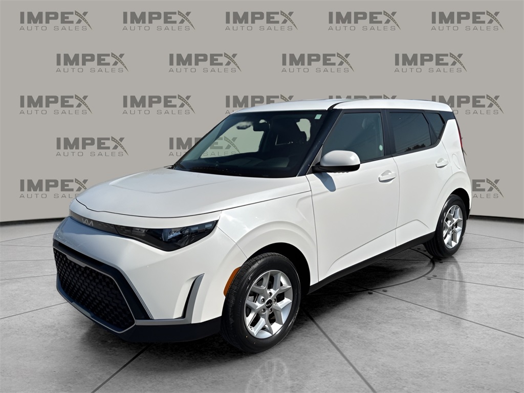 2024 Kia Soul LX's photo