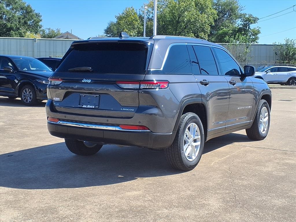 2024 Jeep Grand Cherokee Laredo - 3