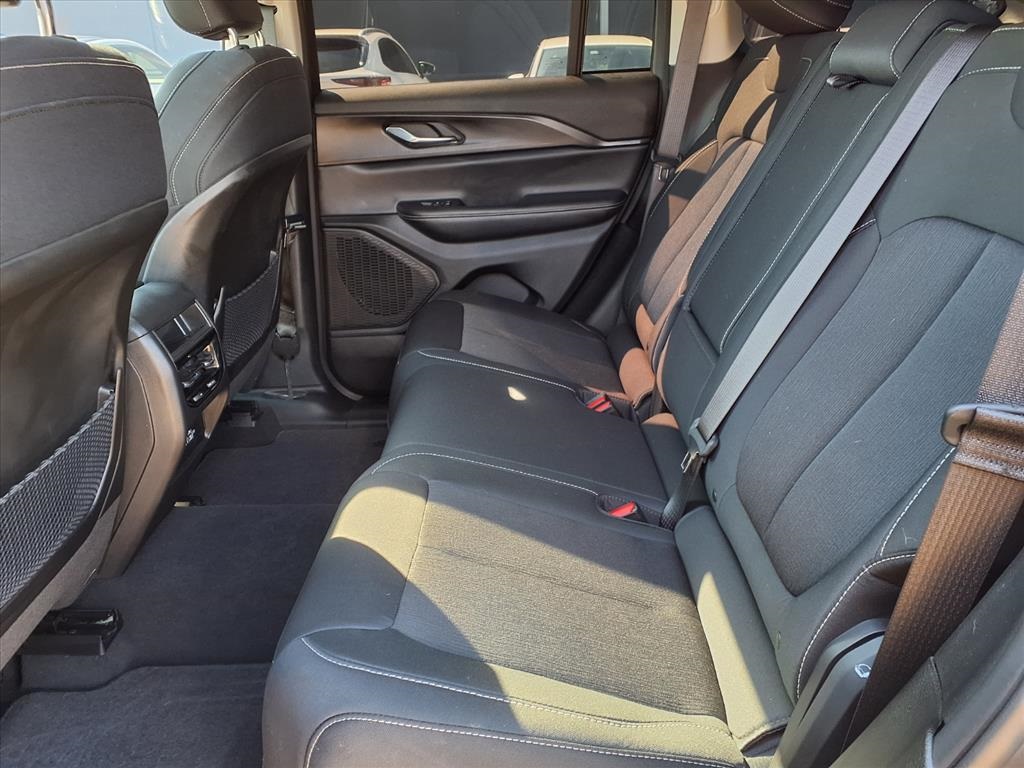 2024 Jeep Grand Cherokee Laredo - 8