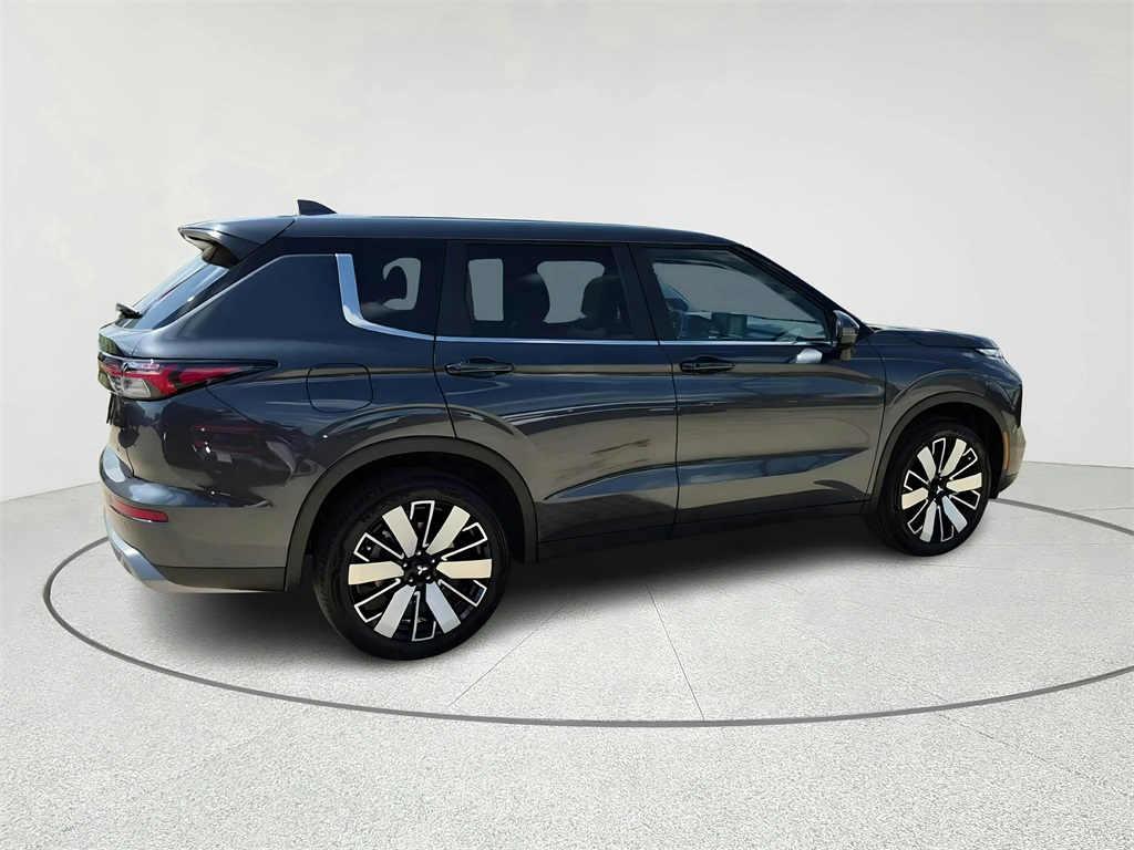 2025 Mitsubishi Outlander SE - 4
