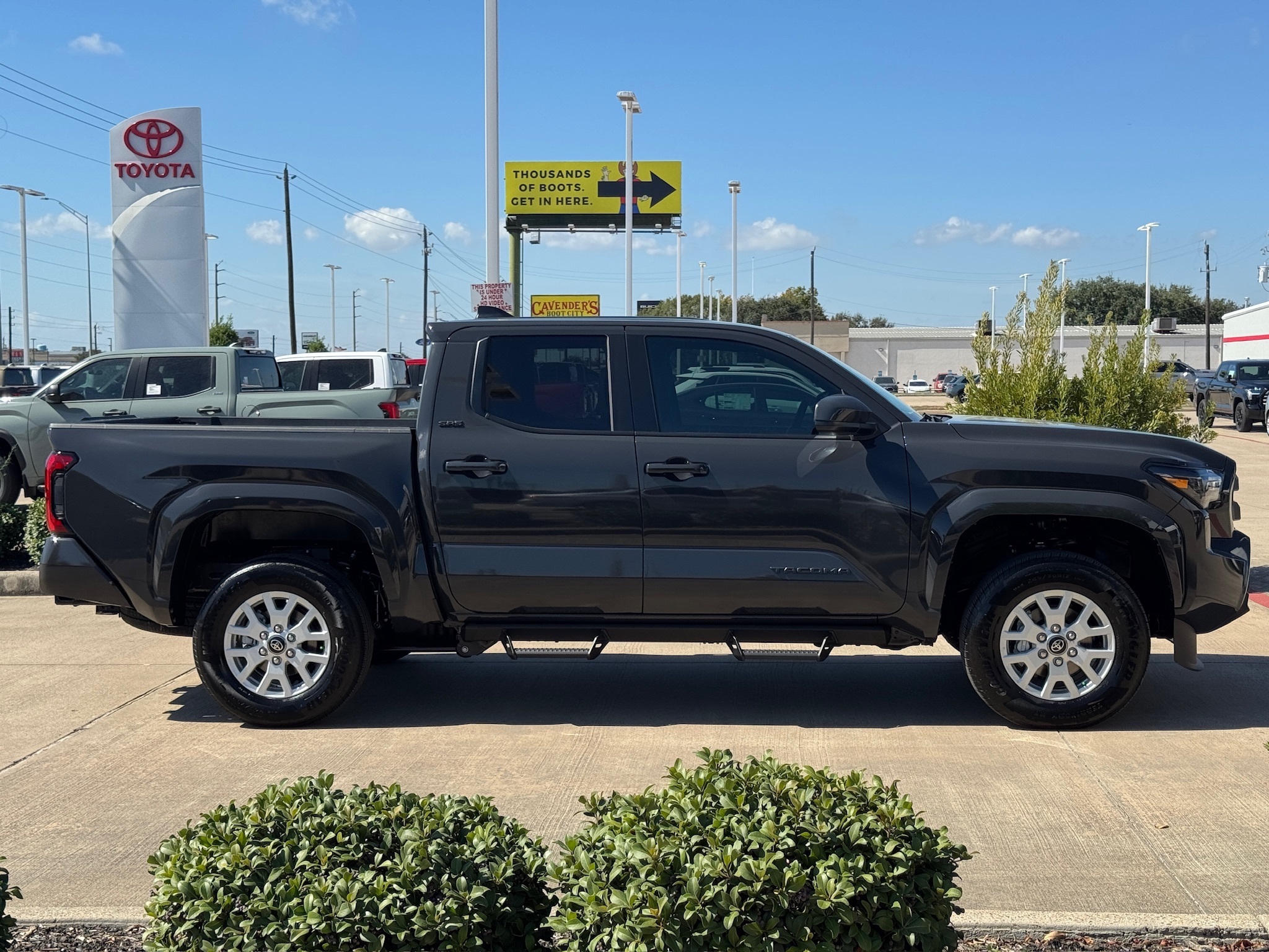 2025 Toyota Tacoma SR5 - 8