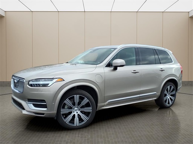 2025 Volvo XC90 Recharge T8 Plus Bright Theme 7-Passenger eAWD